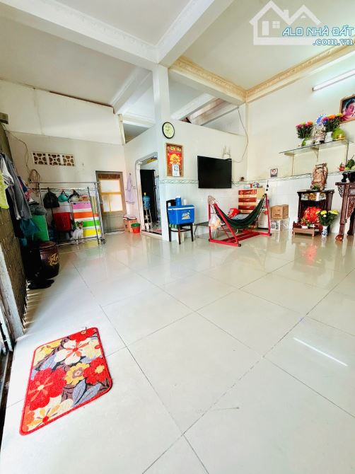 Bán nhà KDC Bình Hưng gần Bx.Q8, Dt 9,8x6m 1lầu 4pn giá chỉ 5tỷ980. - 1