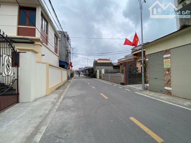 Hàng hot tại mặt đường tdp Bái Trong Hoa Động - 1