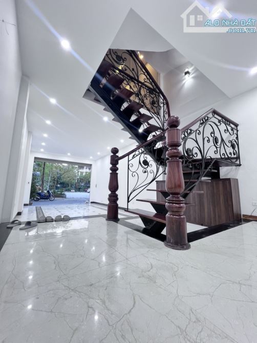 BÁN NHÀ TÁI ĐỊNH CƯ GIANG BIÊN-LONG BIÊN-VIEW VƯỜN HOA-OTO TRÁNH - 1
