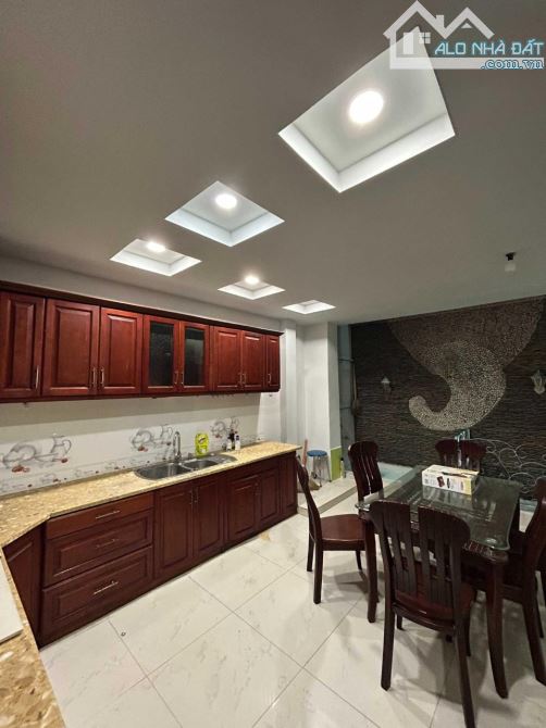 HIẾM NHÀ BÁN! Cư Xá Lữ Gia 4x14m Hầm 3 lầu sân thượng chỉ hơn 15 tỷ Nhà Đẹp - Giá Tốt - 1