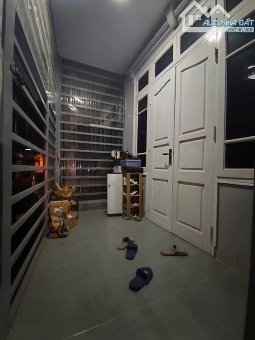 Nhà 4 tầng, DT: 52m2, Mỹ Đình, ngõ nông, oto vào tận cửa, Giá: 8.8 tỷ - 1