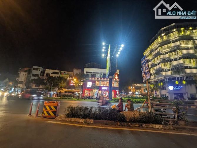 🏡 Giáp Q5 -Ngay CẦU CHÀ VÀ 85M2 Mặt tiền KINH DOANH Cực SẦM UẤT Ngang 5 NỞ HẬU đẹp 💸 - 1