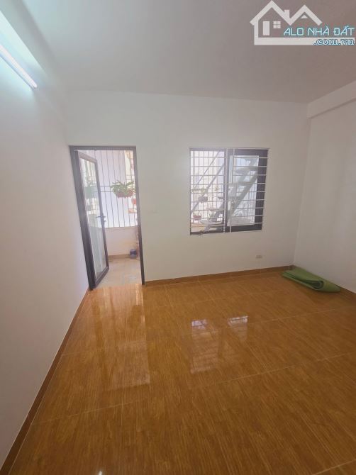 Bán nhà 31mx 5 tầng ngõ 209 Đội Cấn, 3 ngủ, ảnh thật - 1