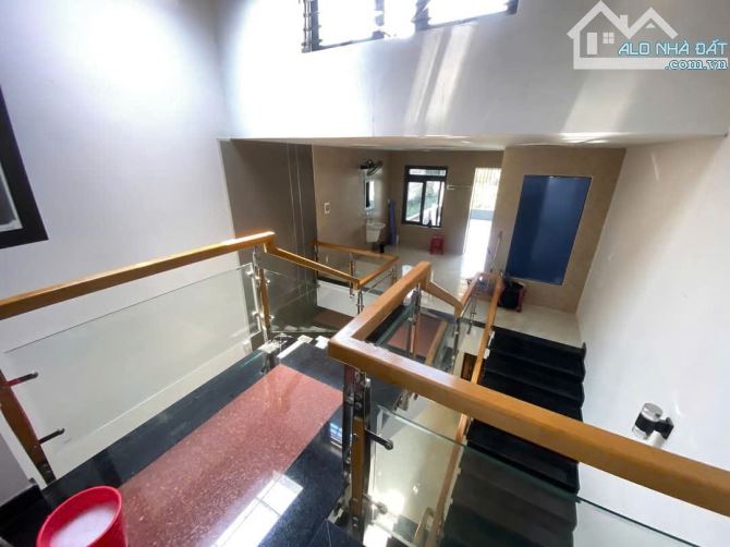 Bán nhà 3 tầng 4PN 125m2 đường Thái Văn Lung,Hòa Xuân,Cẩm Lệ - 1