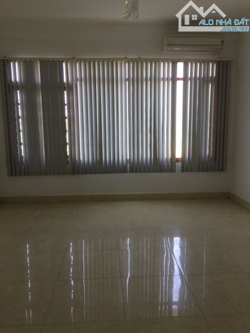Cho thuê nhà liền kề Vạn Phúc Hà Đông, DT 75m x 5T, mt 5m ô tô đỗ cửa giá 18 triệu - 1