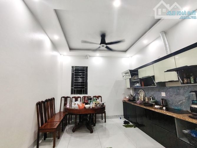 Bán nhà phân lô Ngọc Thuỵ 4 tầng 55m vỉa hè, kinh doanh giá hơn 15 tỷ - 1