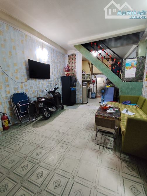 QUẬN 10 - NGAY CV HỒ KỲ HOÀ - 40M2 ( 4 X 10) 3 TẦNG - HẼM THÔNG CMT8 - CHỈ NHỈNH 5 TỶ --- - 1