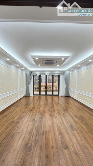 BÁN NHÀ CẦU GIẤY - Ô TÔ 2 MẶT THOÁNG - KINH DOANH - Ô TÔ TRÁNH - 6 TẦNG THANG MÁY - DT63m2 - 1