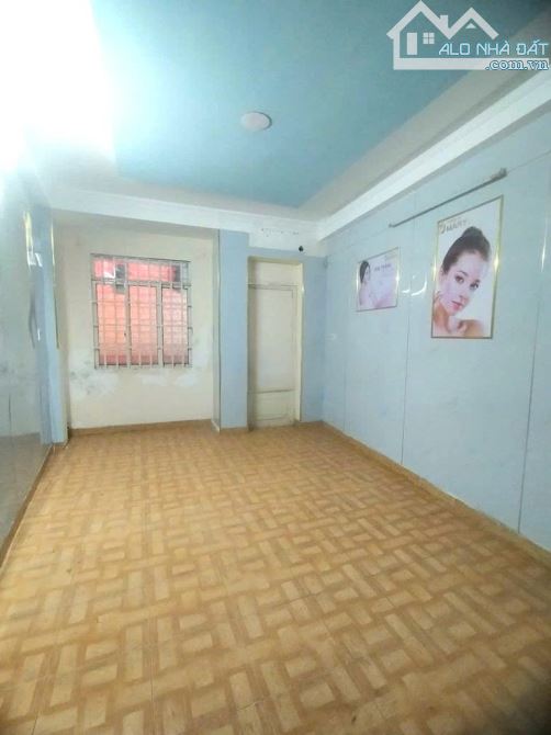 CHo thuê nhà mặt tiền đường Tân sơn nhì 4x16m 2L khu vực kd đông đúc - 1