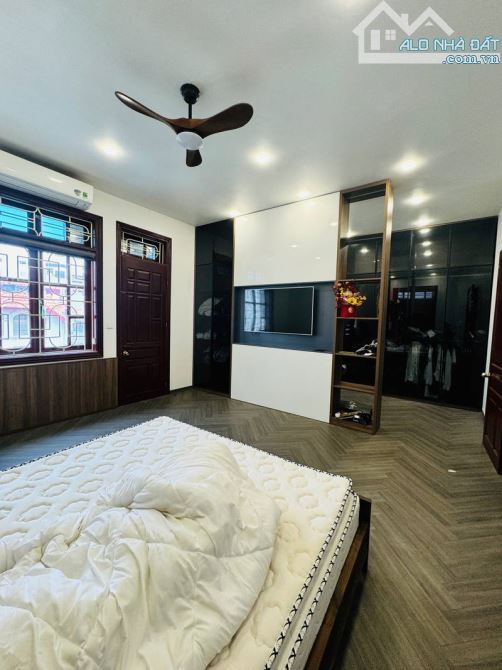 Ngọc Thụy, biệt thự sân vườn 200m2, ô tô - 1
