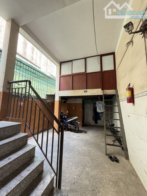 Bán căn hộ dịch vụ Bình Tân, đường 18E, 369m2, hẻm xe tải, 3 lầu, 26 tỷ - 1