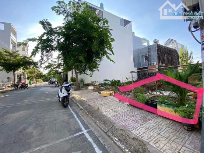 BÁN GẤP ĐẤT TRONG KHU DÂN CƯ NGUYỄN HỮU TRÍ - 100 M2 - 650 TR - 1