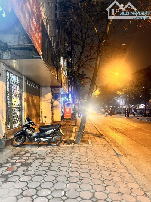 Rất đẹp! Mặt phố Hoàng Cầu, Đống Đa 125m2, MT 8m, 6 Tầng, Thang máy, view Hồ, KD sầm uất c - 1
