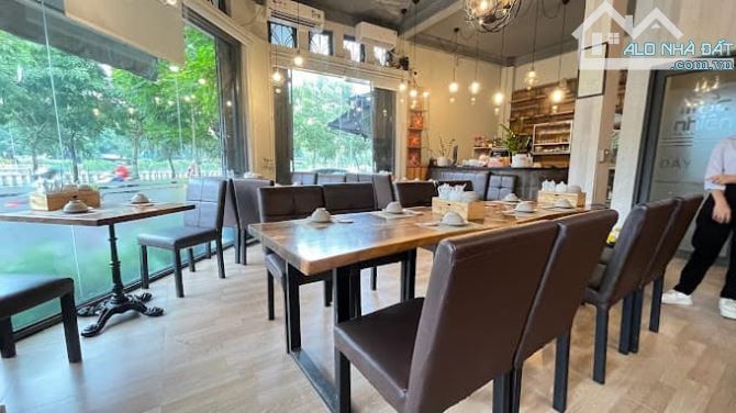 Cho thuê nhà góc 2 mặt tiền 810 Trường Sa, P14, Quận 3. Trệt, 3 lầu, DT 7x15 chỉ 80tr - 1