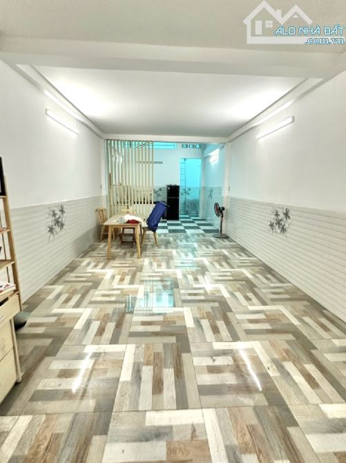 TÂN PHÚ - NHÀ MẶT TIỀN NHƯNG GIÁ HẺM - NGANG 4.1 X 28 - NGAY CHỢ TÂN HƯƠNG - 113M2 - CHỈ 8 - 1