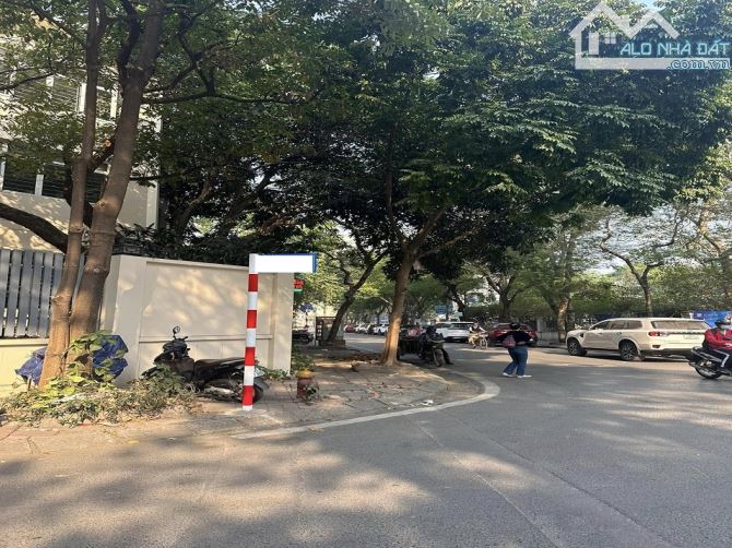 Hiếm! biệt thự LK Trung Hòa Nhân Chính, kinh doanh, vỉa hè rộng, oto đỗ cửa, 136m*6T - 1