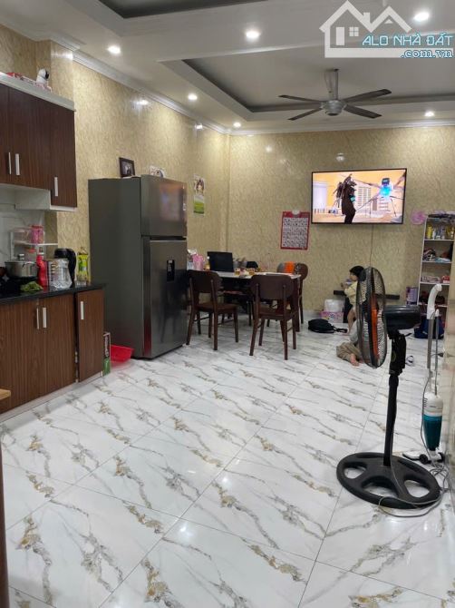 Bán nhà 3 tầng Hoa Lâm Ô Cách, mặt tiền rộng 9m ngõ thông gần phố - 1