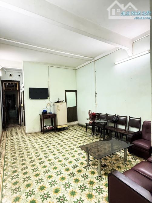 BÁN CĂN HỘ Lầu 3 cầu thang bộ 62m2, đường Trần Hưng Đạo Phường 11 Quận 5 giá 2.85 tỷ TL. - 1