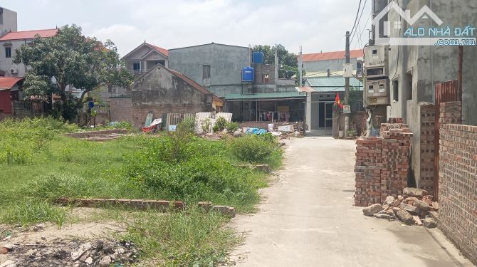 BÁN ĐẤT THỊ XÃ THUẬN THÀNH. 56M2 * MT 4,2M * 1,4 TỶ. Ô TÔ VÀO ĐẤT - 1
