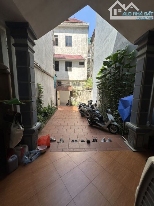 BÁN NHÀ TRUNG TÂM NGÃ TƯ SỞ – 100M² – 4 TẦNG – 4 NGỦ – SÂN RỘNG – 17.4 TỶ. - 1