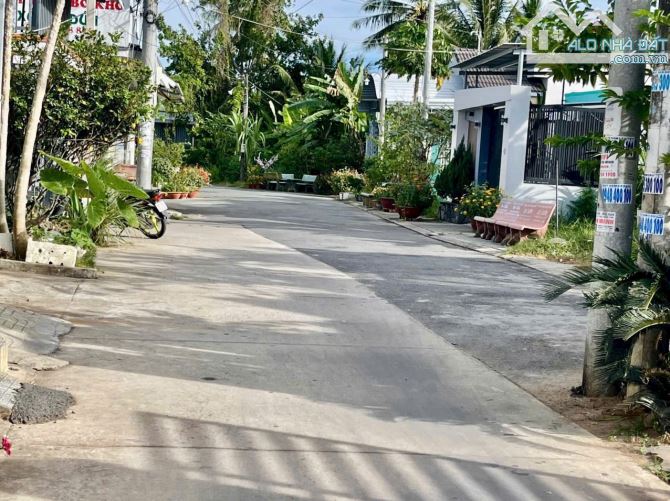 🏡 Cần bán đất tặng thêm nhà cũ mặt tiền đanl xe 16 chỗ tới nơi sau Công An làm giấy chứng - 1