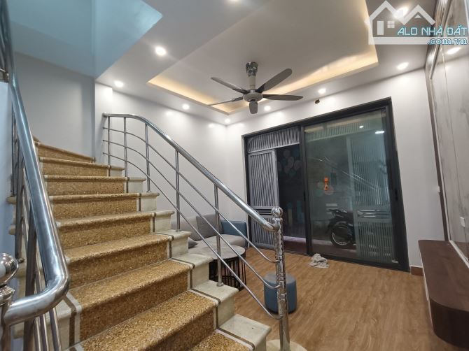 Bán nhà đẹp,gần oto , gần hồ , ở luôn ,quận Hoàng Mai 36m4tầng chỉ 5,68 tỷ . - 1