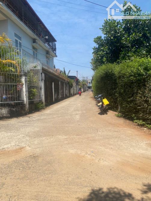 LÔ GÓC 2 MẶT TIỀN HẺM NGUYỄN CHÍ THANH BMT 10X23 NỞ HẬU 11,7 6TY5 - 1