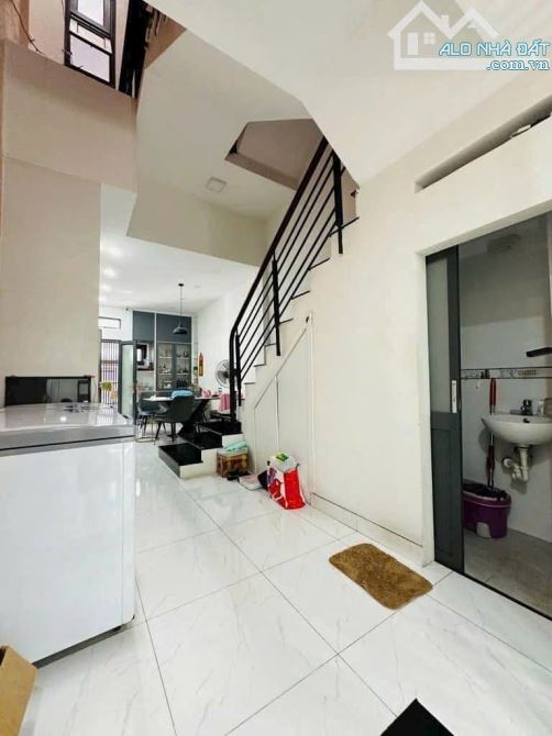 VỊ TRÍ ĐỈNH - Lê Văn Lương Q7 - 51m2 - 3PN - Thuê 10tr/th - Nhỉnh 3 TỶ - 1