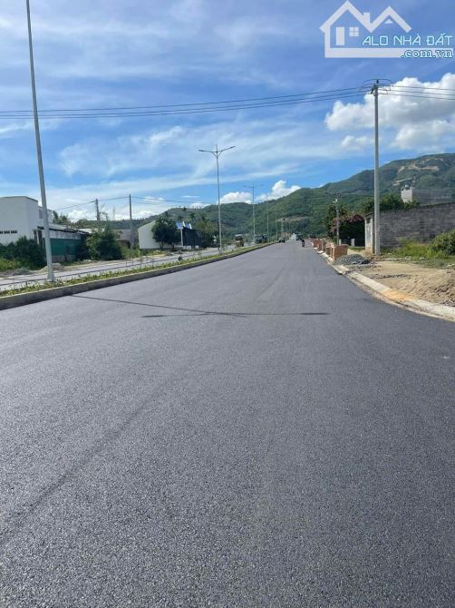 Mặt tiền đường D30 Lộc Phát 2 Vĩnh Hiệp. Diện tích: 65,7m Hướng: Đông Giá: 53tr/m.ngag 5m - 1