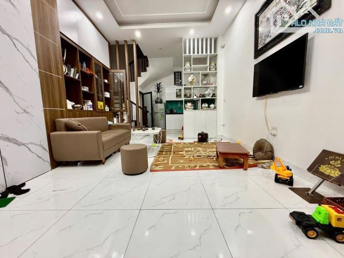 Bán nhà phố Bạch Mai - 41m2 - 8,2 tỷ - lô góc,thoáng - vị trí đẹp,gần phố - 1