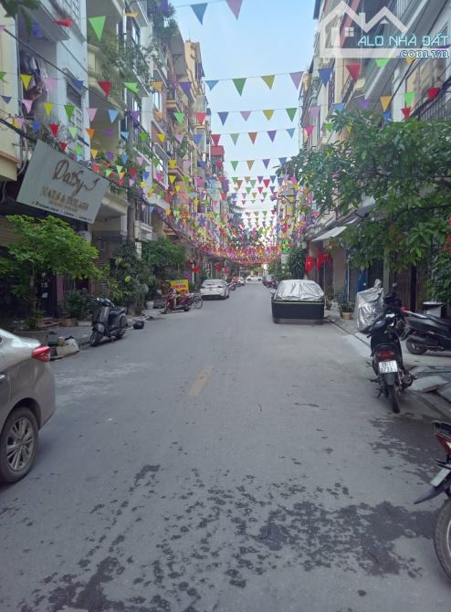 Bán gấp MP Trần Đăng Ninh, Vỉa hè đá bóng, Ô tô tránh, Kinh doanh bất chấp, 15.9 tỷ - 1