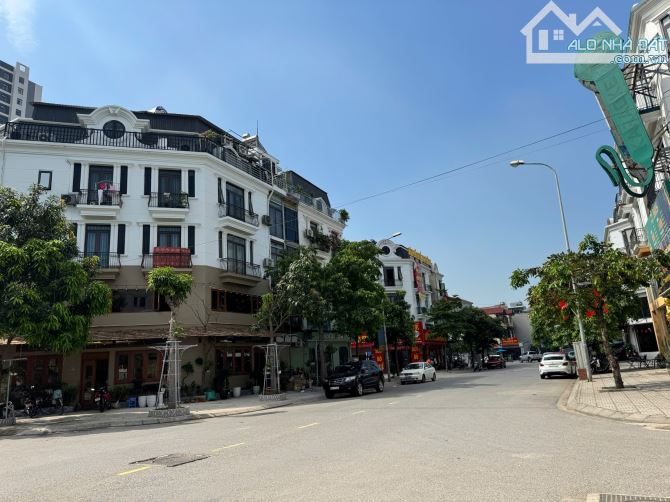 Bán gấp căn Shophouse 94m2, lô giáp góc, cạnh phố Cửu Việt, vị trí cực đẹp tại TT Trâu Quỳ - 1