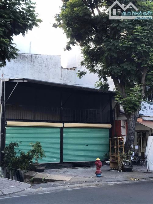 Cho thuê nhà mặt tiền 327 Hoàng Sa, Phường Tân Định, Quận 1. Trệt, lầu, vỉa hè rộng ch35tr - 1