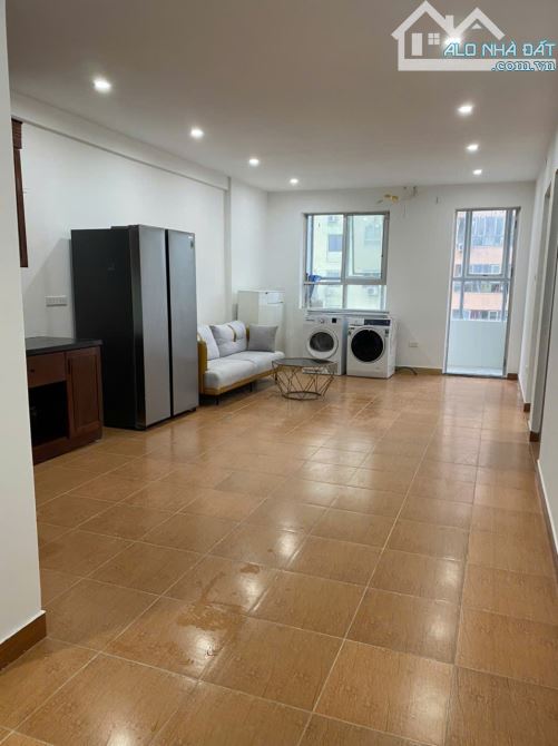 Chính chủ cho thuê CHCC B10 Nam Trung Yên 2 ngủ 70m2, 11 triệu/ tháng, căn góc siêu thoang - 1