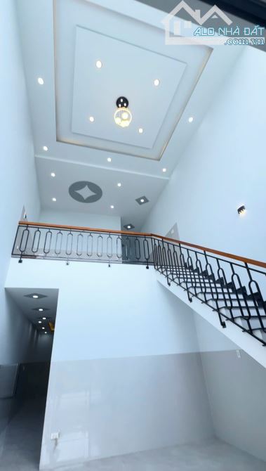 VỢ CHỒNG VỀ SÀI GÒN BÁN LẠI CĂN NHÀ 5x22 SAU TRƯỜNG TRẦN QUỐC TOẢN - 1