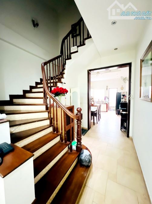PHÂN LÔ - 2 MẶT THOÁNG VĨNH VIỄN - VIEW DOANH TRẠI QUÂN ĐỘI - 10M RA Ô TÔ DỪNG ĐỖ. - 1