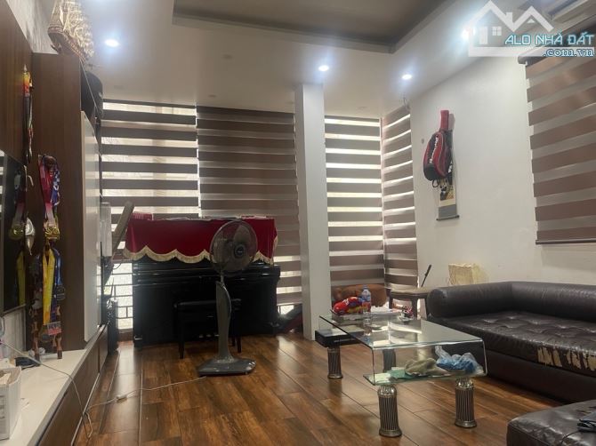 Bán gấp nhà mặt phố Nguyễn Trãi Thanh Xuân 120m2, 8 tầng, chỉ 43 tỷ, cho thuê 160 tr/th - 1