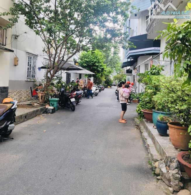 CÔNG VIÊN LÀNG HOA,4TẦNG  4,5X10 HẺM NHỰA 5M CHỈ 5TỶ900 - 1