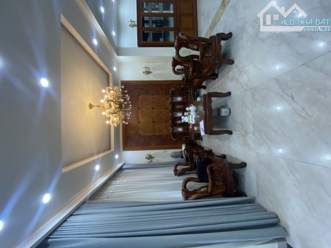 BIỆT THỰ CỰC HIẾM - PHỐ ẨM THỰC PHAN XICH LONG - 1