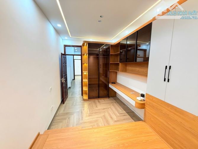 Bán nhà giải phóng thanh xuân ngõ xe lead quay đầu DT 35m2 x 5 tầng giá 6 tỷ 6 - 1