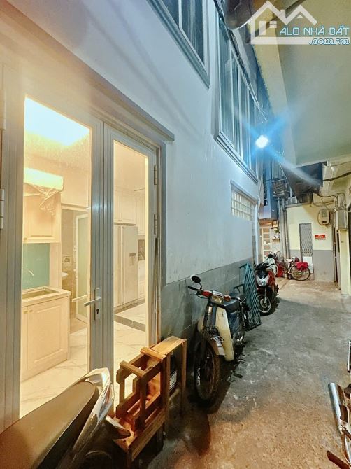 ✨ Chỉ 3,8 TỶ/ NHÀ 3 TẦNG SIÊU ĐẸP sát trung tâm QUẬN 1, FULL NỘI THẤT, DT: 22M2 (3M x 8M) - 1