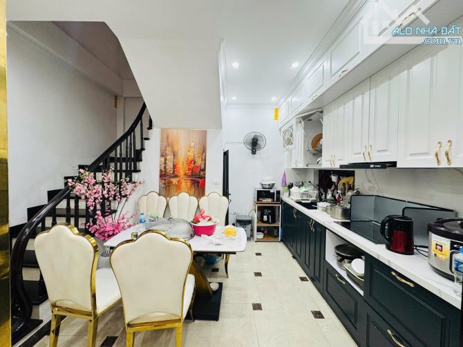 Bán nhà Hoàng Hoa Thám - 50m2 - 5 tầng - 6m mặt tiền - 10.8 tỷ - 1