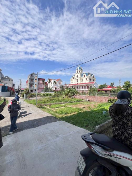 ‼️Lô góc 63m2 hai mặt ngõ cực đẹp ngay trung tâm Hoa Động giá 2,x tỷ.  - Diện tích 63m2 mặ - 1