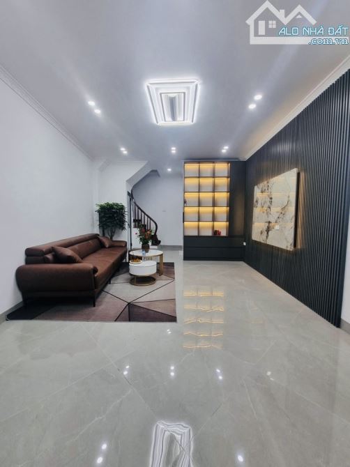 Bán nhà HOÀNG QUỐC VIỆT, 42m2 x 6 tầng, mặt ngõ cách mặt phố 30m - 1
