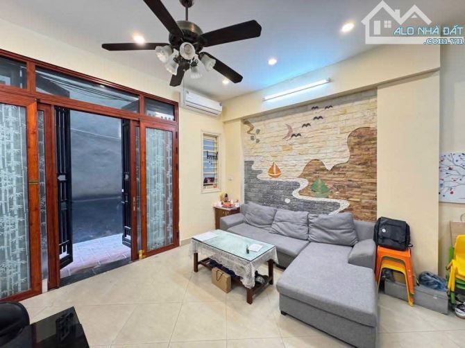 Bán nhà đẹp đường Láng. 43m2, 4 tầng, ô tô vào, 10.9 tỷ - 1