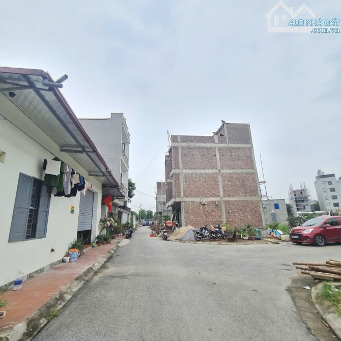 Bán đất . Thanh Sơn . Phương Vỹ . dt 113,5m . mt 10m . hướng Đ & T . giá 9 tỷ - 1