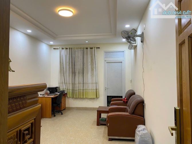 Linh Trung, Nhà Đẹp 3 Tầng, 65m, Ô Tô Vào Nhà, Gần SPKT, Giá Tốt 6.2 - 1