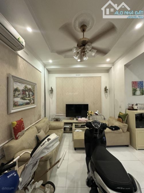 Nhà nguyên căn góc 4pn, 50m2, full đồ, có giảm mạnh cho người thuê lâu ở lâu dài - 1