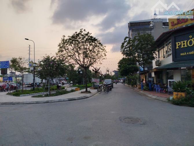 BÁN ĐẤT TẠNG NHÀ CẤP 4 PHỐ LÊ TRỌNG TẤN_PHÂN LÔ MẶT PHỐ_VIEW VƯỜN HOA_ĐỐI DIỆN PARKCITY50M - 1