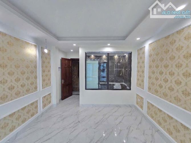 - Bán nhà đường Hồ Tùng Mậu, sát phố, nội thất xịn sò, 35m2, 7.6 tỷ. - 1